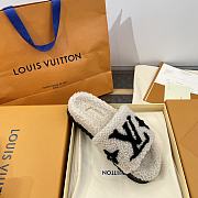 Bagsaaa Louis Vuitton Paseo Shearling Slippers Beige - 2