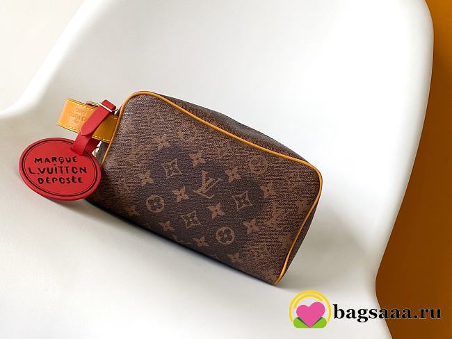 Bagsaaa Louis Vuitton M11765 Locker Dopp Kit Monogram Dust - 23 x 13 x 12 cm - 1