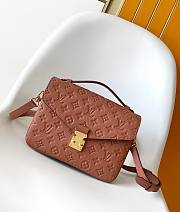 Bagsaaa Louis Vuitton M12711 Pochette Métis Cognac Brown - 25 x 19 x 7 cm - 1