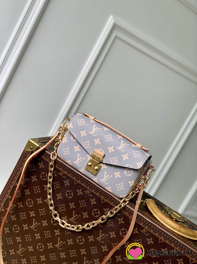 Bagsaaa Louis Vuitton M12429 Pochette Métis East West Gray - 21.5 x 13.5 x 6 cm - 1