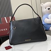 Bagsaaa Gucci GG Emblem medium shoulder bag 815217 black - 37 x 23 x 8cm - 1