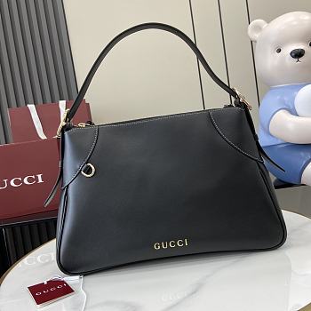 Bagsaaa Gucci GG Emblem medium shoulder bag 815217 black - 37 x 23 x 8cm