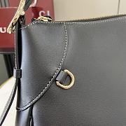 Bagsaaa Gucci GG Emblem medium shoulder bag 815217 black - 37 x 23 x 8cm - 2