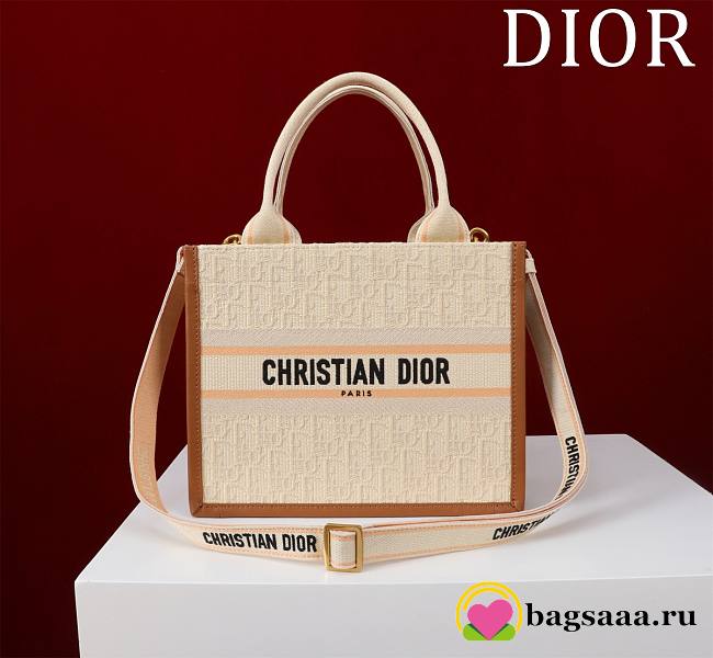 Bagsaaa Small Dior Book Tote Beige Dior Oblique Embroidered Raffia and Camel Calfskin - 26.5 x 22 x 14 cm - 1