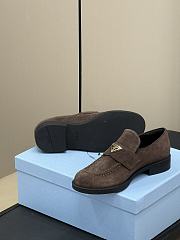 Bagsaaa Prada Suede loafers dark brown - 2