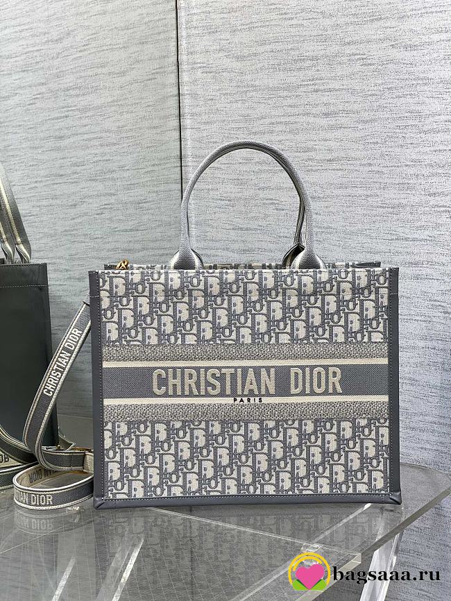 Bagsaaa Medium Dior Book Tote Gray Dior Oblique Embroidery and Calfskin - 36.5 x 28 x 16.5 cm - 1