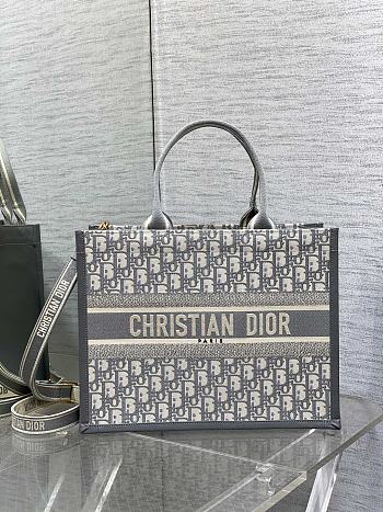 Bagsaaa Medium Dior Book Tote Gray Dior Oblique Embroidery and Calfskin - 36.5 x 28 x 16.5 cm