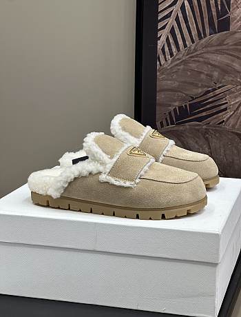 Bagsaaa Prada Suede and shearling slippers beige