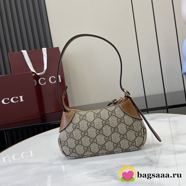 Bagsaaa Gucci GG Emblem super mini shoulder bag ‎820696 - 23 x 13 x 2cm - 1