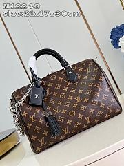 Bagsaaa Louis Vuitton M12243 Speedy Soft 30 Dark Monogram - 30 x 21 x 17 cm - 1