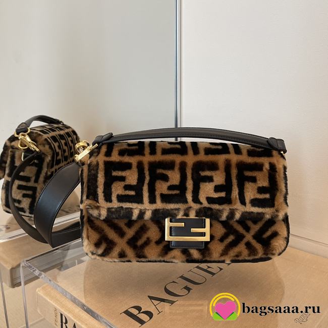 Bagsaaa Fendi Baguette Brown sheepskin bag - 27x15x6 cm - 1