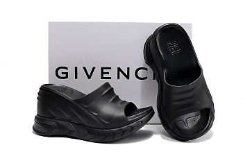 Bagsaaa Givenchy Marshmallow wedge sandals in rubber black