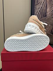 Bagsaaa Valentino One Stud Xl Nubuck And Wool Sneaker Beige - 3