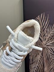 Bagsaaa Valentino One Stud Xl Nubuck And Wool Sneaker Beige - 2