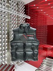 Bagsaaa Prada Light Re-Nylon down vest black - 1