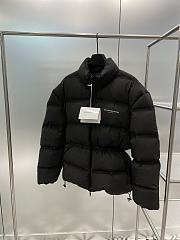 Bagsaaa Alexander Wang cropped puffer coat with reflective logo black - 1