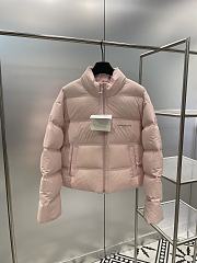 Bagsaaa Alexander Wang cropped puffer coat with reflective logo light pink - 1