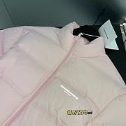 Bagsaaa Alexander Wang cropped puffer coat with reflective logo light pink - 3