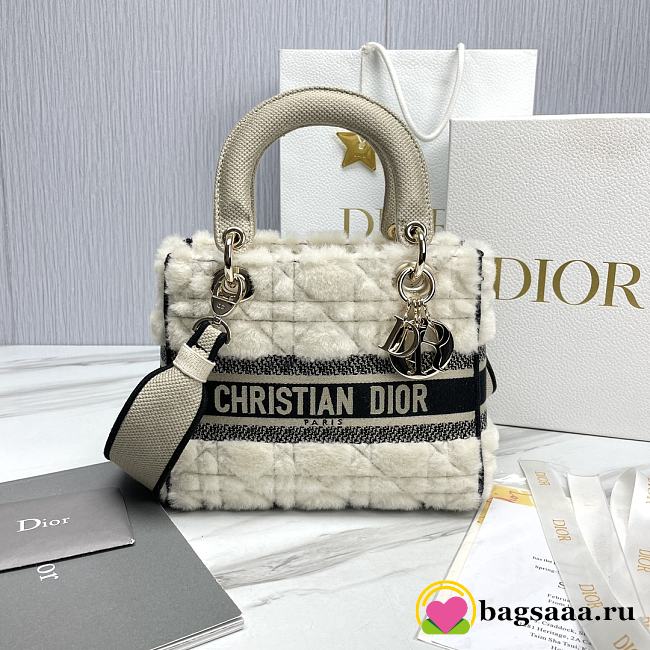 Bagsaaa Dior Medium Lady D-Lite Bag Ecru Cannage Lambskin Shearling - 24 x 21 x 12 cm - 1