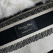 Bagsaaa Dior Medium Lady D-Lite Bag Ecru Cannage Lambskin Shearling - 24 x 21 x 12 cm - 4