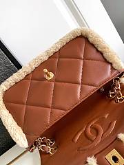 Bagsaaa Chanel Flap Bag Shearling Beige & Brown AS5149 - 16 × 23.5 × 7.5 cm - 2