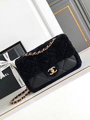 Bagsaaa Chanel Flap Bag Shearling Black AS5149 - 16 × 23.5 × 7.5 cm - 1