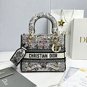 Bagsaaa Dior Medium Lady D-Lite Bag Latte Embroidery with Multicolor Dior Around the World Motif - 24 x 21 x 12 cm - 1