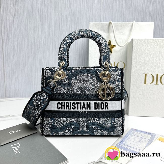 Bagsaaa Dior Medium Lady D-Lite Bag Latte Embroidery with Blue Dior Around the World Motif - 24 x 21 x 12 cm - 1