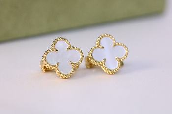 Bagsaaa Van Cleef & Arpels Vintage Alhambra earrings gold