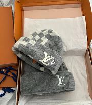 Bagsaaa LV Crush Damoflage Pearls Beanie M7874A Gray Reversibel - 1