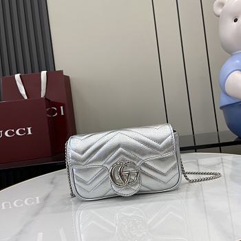 Bagsaaa Gucci GG Marmont Super Mini Bag 476433 Silver - 16.5x10x4.5cm