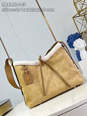 Bagsaaa Louis Vuitton M11843 CarryAll PM Beige - 29 x 24 x 12 cm - 1