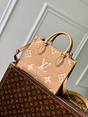 Bagsaaa Louis Vuitton M12513 OnTheGo PM Tote Bag Beige/Cream - 25 x 19 x 11.5 cm - 1