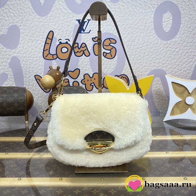 Bagsaaa Louis Vuitton M12097 Sunset Bag Cream Shearling - 27 x 18 x 3 cm - 1