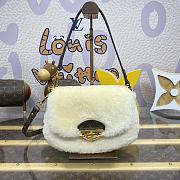 Bagsaaa Louis Vuitton M12097 Sunset Bag Cream Shearling - 27 x 18 x 3 cm - 1