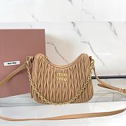 Bagsaaa Miumiu Matelassé nappa leather shoulder bag 5BH211 Beige - 20x17x5 cm - 1