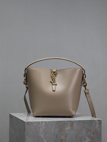 Bagsaaa YSL LE 37 small in shiny leather 749036 beige - 17 X 20 X 13 CM