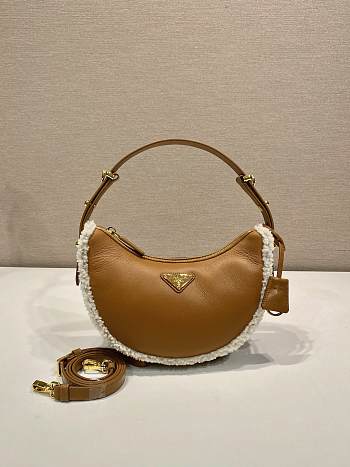 Bagsaaa Prada Arqué small shearling shoulder bag 1BC194 - 22.5 cm