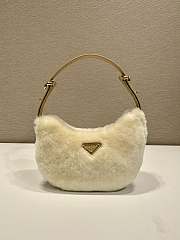 Bagsaaa Prada Arqué shearling and leather shoulder bag 1BC194 - 22.5 cm - 1