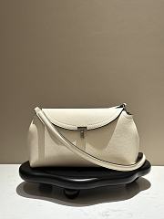 Bagsaaa Toteme T-Lock grained-leather clutch white - 26cm - 1