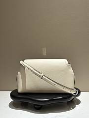 Bagsaaa Toteme T-Lock grained-leather clutch white - 26cm - 2