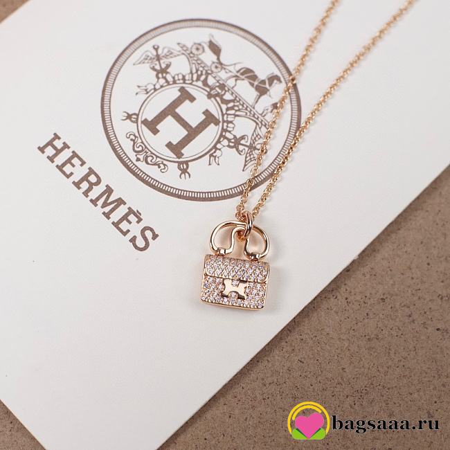 Bagsaaa Hermes Amulettes Constance pendant rose gold - 1