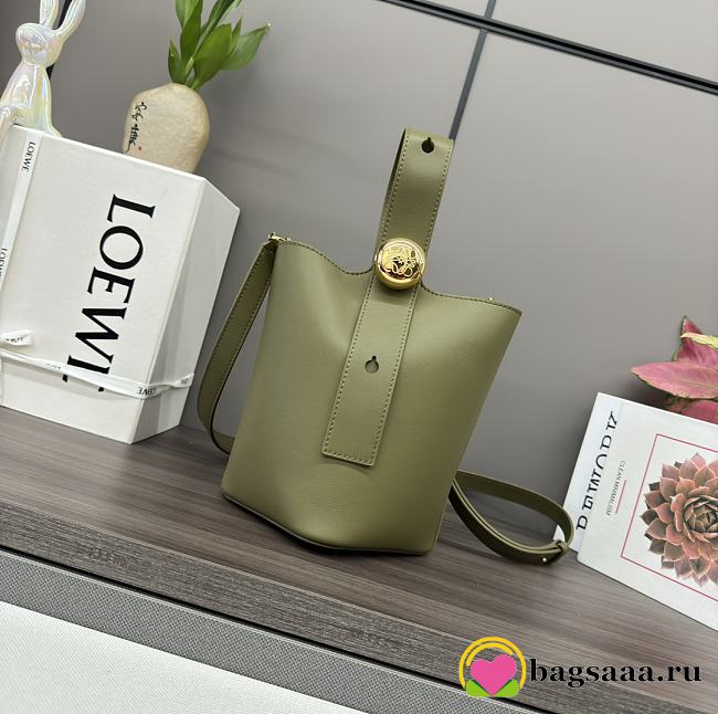 Bagsaaa Loewe Mini Pebble bucket in smooth calfskin olive green - 16*16*19.5CM - 1