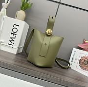 Bagsaaa Loewe Mini Pebble bucket in smooth calfskin olive green - 16*16*19.5CM - 1