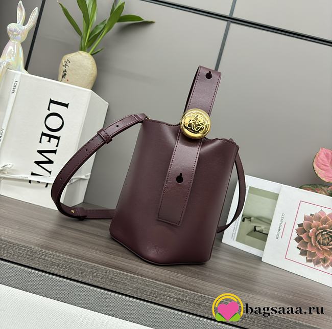 Bagsaaa Loewe Mini Pebble bucket in smooth calfskin dark burgundy - 16*16*19.5CM - 1