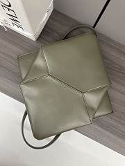 Bagsaaa Loewe Medium Puzzle Fold tote in shiny calfskin khaki green - 31.5 cm - 2