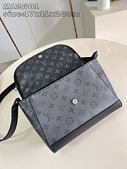 Bagsaaa Louis Vuitton M12681 Pulse Messenger Bag - 26.6 x 17 x 11 cm - 2