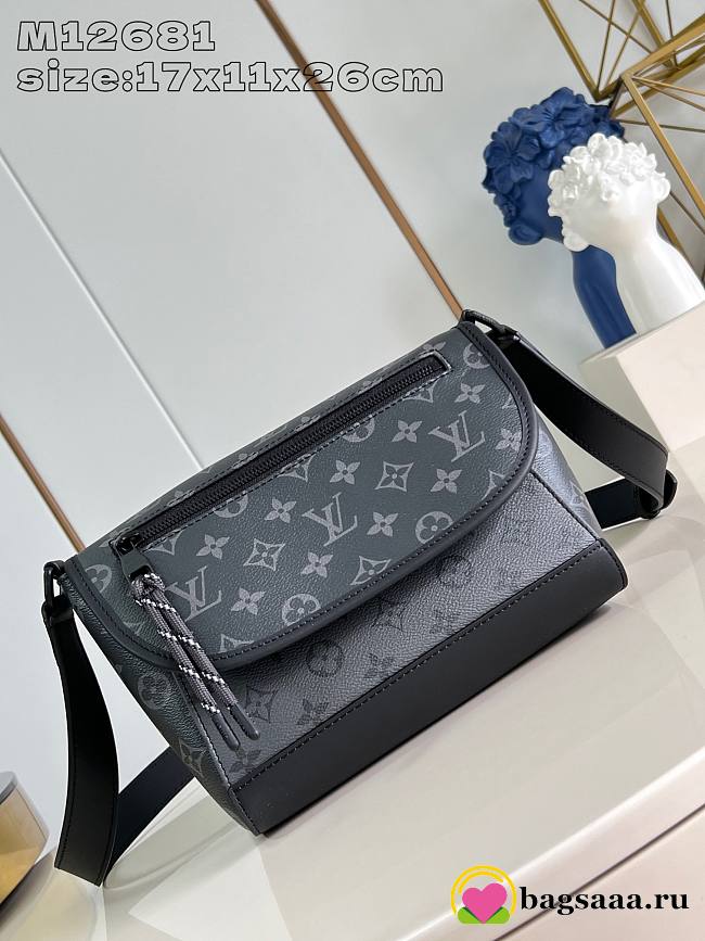 Bagsaaa Louis Vuitton M12681 Pulse Messenger Bag - 26.6 x 17 x 11 cm - 1