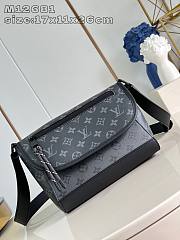 Bagsaaa Louis Vuitton M12681 Pulse Messenger Bag - 26.6 x 17 x 11 cm - 1