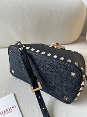 Bagsaaa Valentino Garavani Rockstud Small Handbag In Grainy Calfskin Black - 21cm - 2